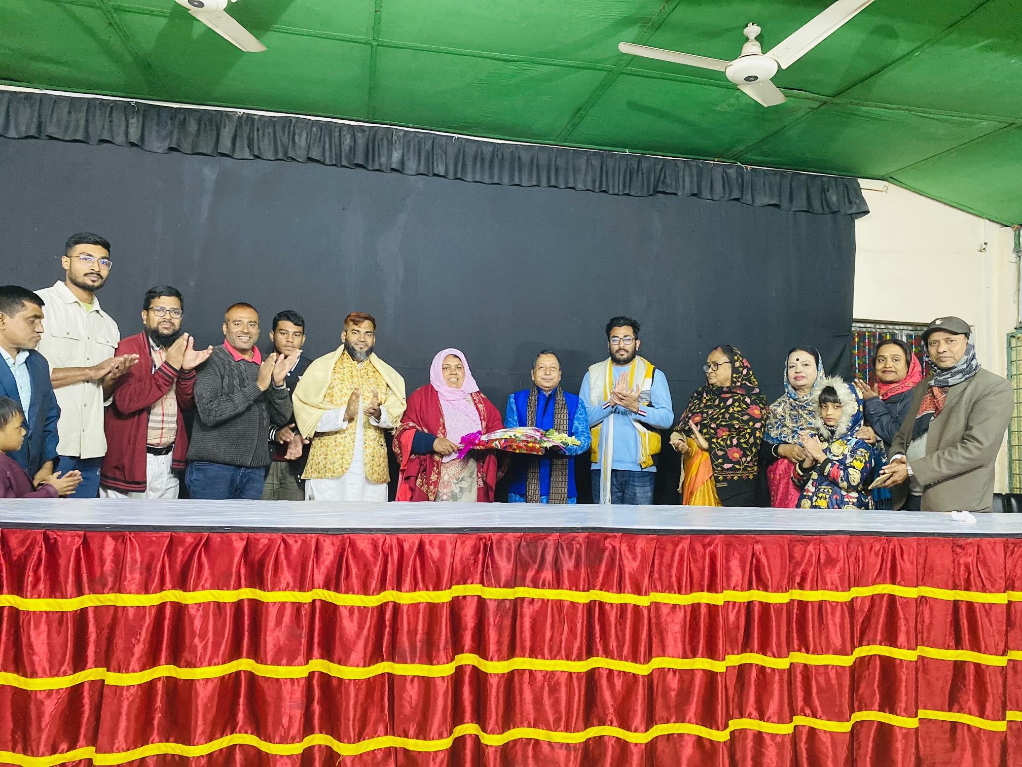 মঞ্জুরুল আলম এর জন্মদিনে ‘মজিদ মাস্টার ফাউন্ডেশনের ফুলেল শুভেচ্ছা