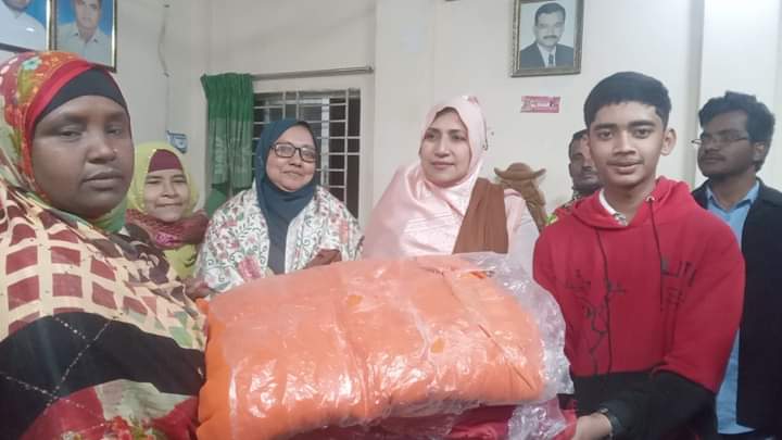 সরাইলে শীতার্তদের মাঝে প্রধানমন্ত্রীর উপহার শীতবস্ত্র বিতরণ করলেন এমপি শিউলী আজাদ