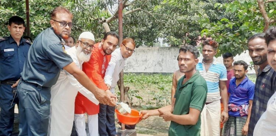 নববর্ষে ব্রাহ্মণবাড়িয়ায় ১৩০০ বন্দিকে উন্নত খাবার দিলেন গণপূর্তমন্ত্রী
