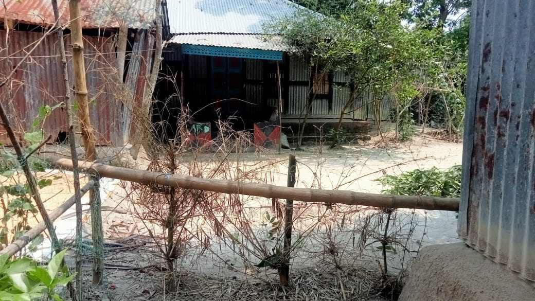 মতলবে চলাচলের রাস্তা বন্ধ করে প্রতিবন্ধকতা সৃষ্টি প্রতিপক্ষের