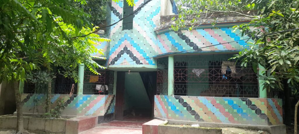 শাহরাস্তির কুরকামতায় ঘরের দরজার তালা ভেঙ্গে নগদ অর্থসহ স্বর্ণালংকার চুরি, থানায় অভিযোগ।