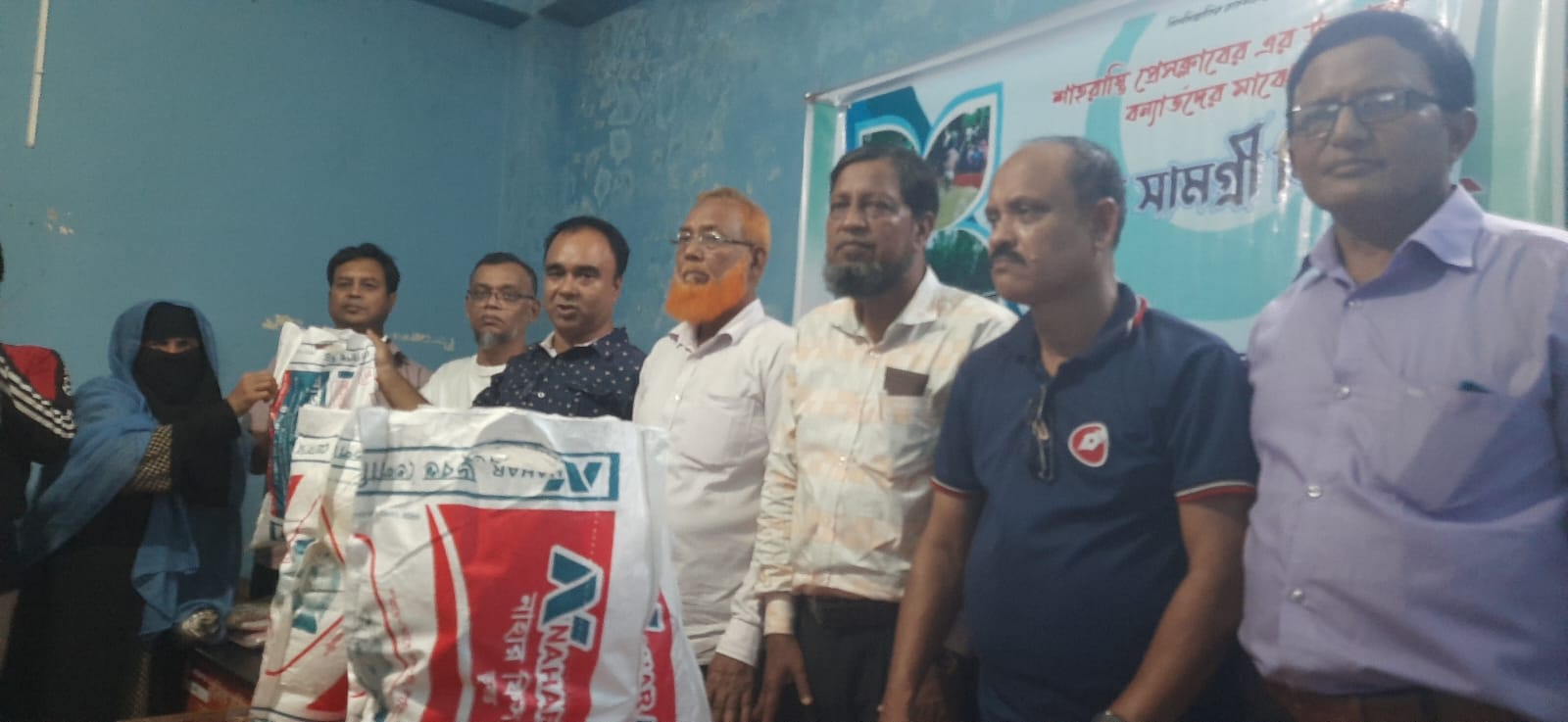 শাহরাস্তি প্রেসক্লাবের উদ্যোগে সপ্তাহব্যাপী বন্যার্তদের মাঝে উপহার সামগ্রী বিতরণ কার্যক্রম উদ্বোধন