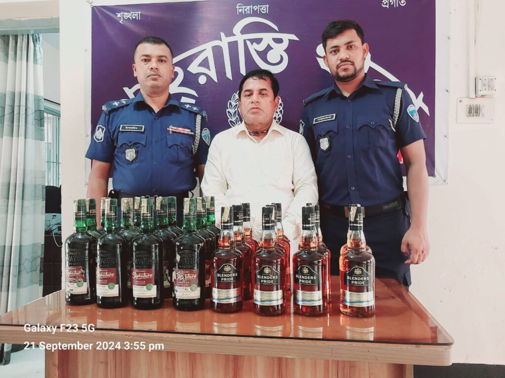 ২৩ বোতল ভারতীয় মদ সহ শাহারাস্তিতে এক মাদক ব্যবসায়ী আটক