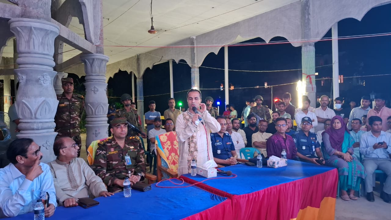 শাহরাস্তিতে পূজামন্ডপ পরিদর্শনে  চাঁদপুর জেলা প্রশাসক