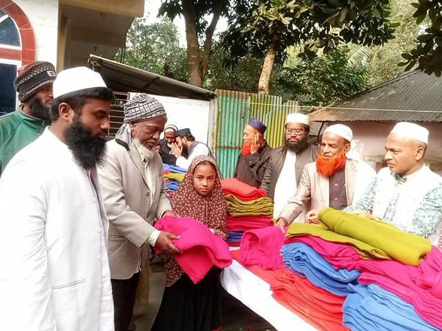 হাইমচরে বিশিষ্ট সমাজ সেবক রফিকুল ইসলাম রনির পক্ষ থেকে অসহায়দের মাঝে শীতবস্ত্র বিতরণ