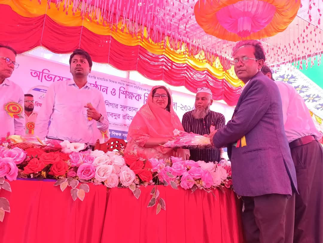 বাবা মায়ের পরে যদি কারো কাছে ঋণী থাকি তারা হলেন আমাদের এই শিক্ষক। —–উপজেলা নির্বাহী কর্মকর্তা, নিগার সুলতানা
