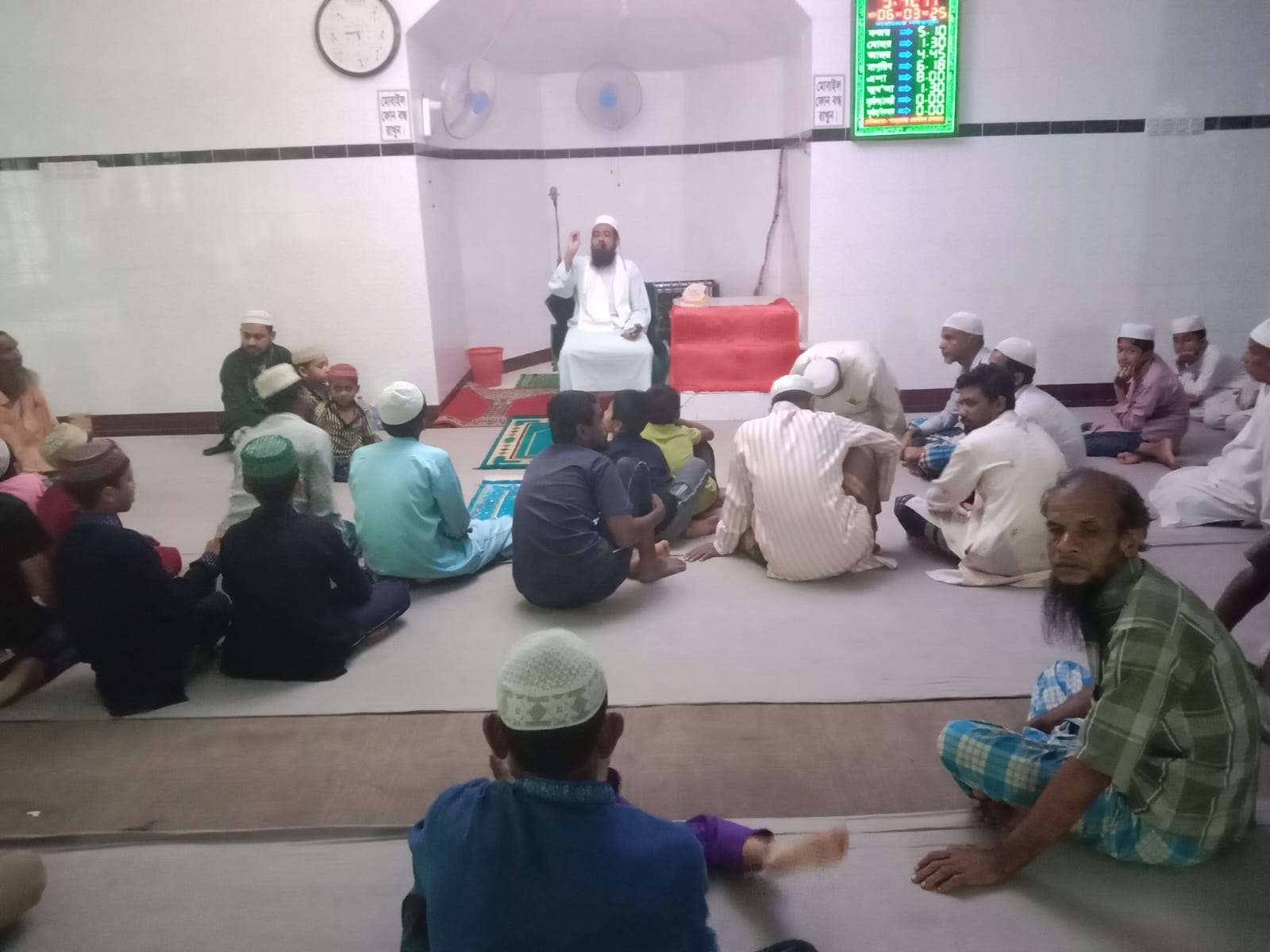 শাহরাস্তির সোনাপুর জামে মসজিদে রমজানের তাৎপর্য তুলে ধরে আলোচনা সভা, মিলাদ, দোয়া ও ইফতার মাহফিল অনুষ্ঠিত