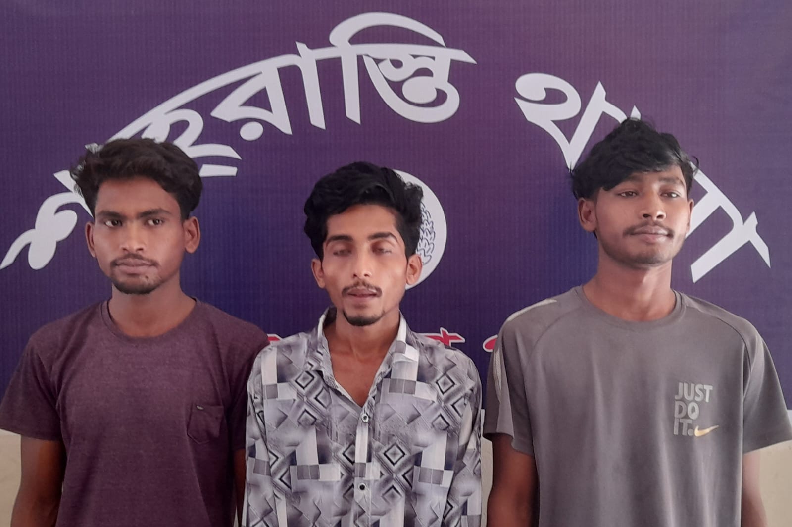 শাহরাস্তিতে দুই বাড়িতে চুরি, থানায় অভিযোগ, তিনজন গ্রেফতার।