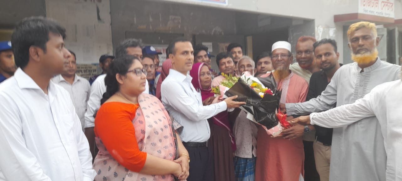 শাহরাস্তিতে প্রাকৃতিক দুর্যোগে ক্ষতিগ্রস্ত দুস্থ ও অসহায় ব্যক্তিদের মাঝে ঢেউটিন ও গো-খাদ্য বিতরণ