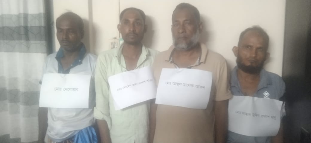 শাহরাস্তিতে ডাকাতি মামলার ৪ আসামী গ্রেফতার, মালামাল উদ্ধার