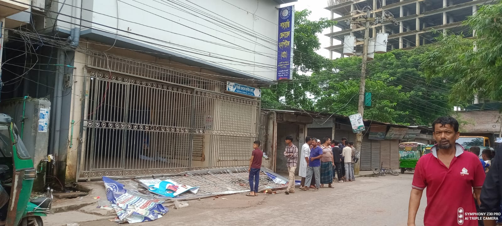 শাহরাস্তিতে ভুল চিকিৎসায় গৃহবধূর মৃত্যু: উত্তাল জনতা, হাসপাতাল ভাঙচুর