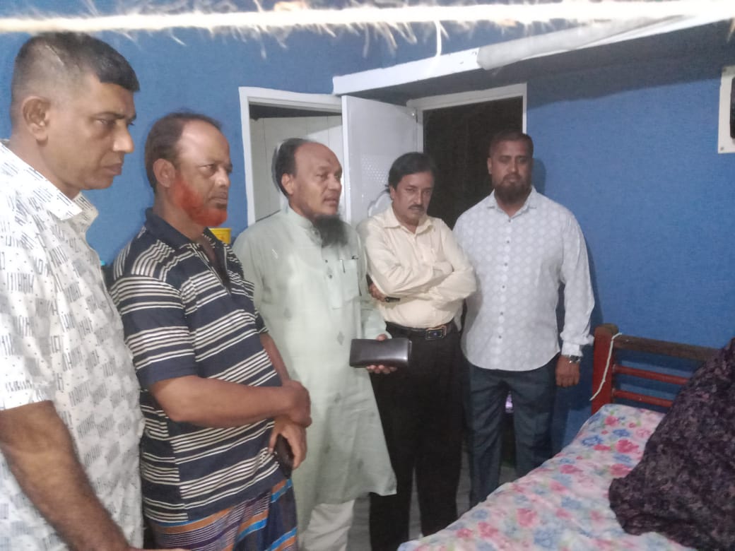 মরহুম আতিক উল্লাহ পাঠানের ভস্মিভূত বসতভিটা পরিদর্শনে উপজেলা বিএনপির সভাপতি আয়েত আলী ভূঁইয়া