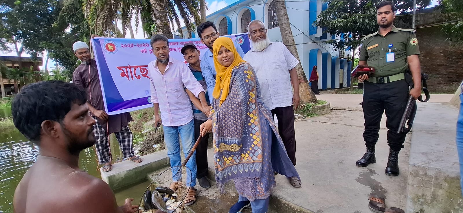 শাহরাস্তিতে ৭টি জলাশয়ে  মাছের পোনা অবমুক্তকরণ উদ্বোধন