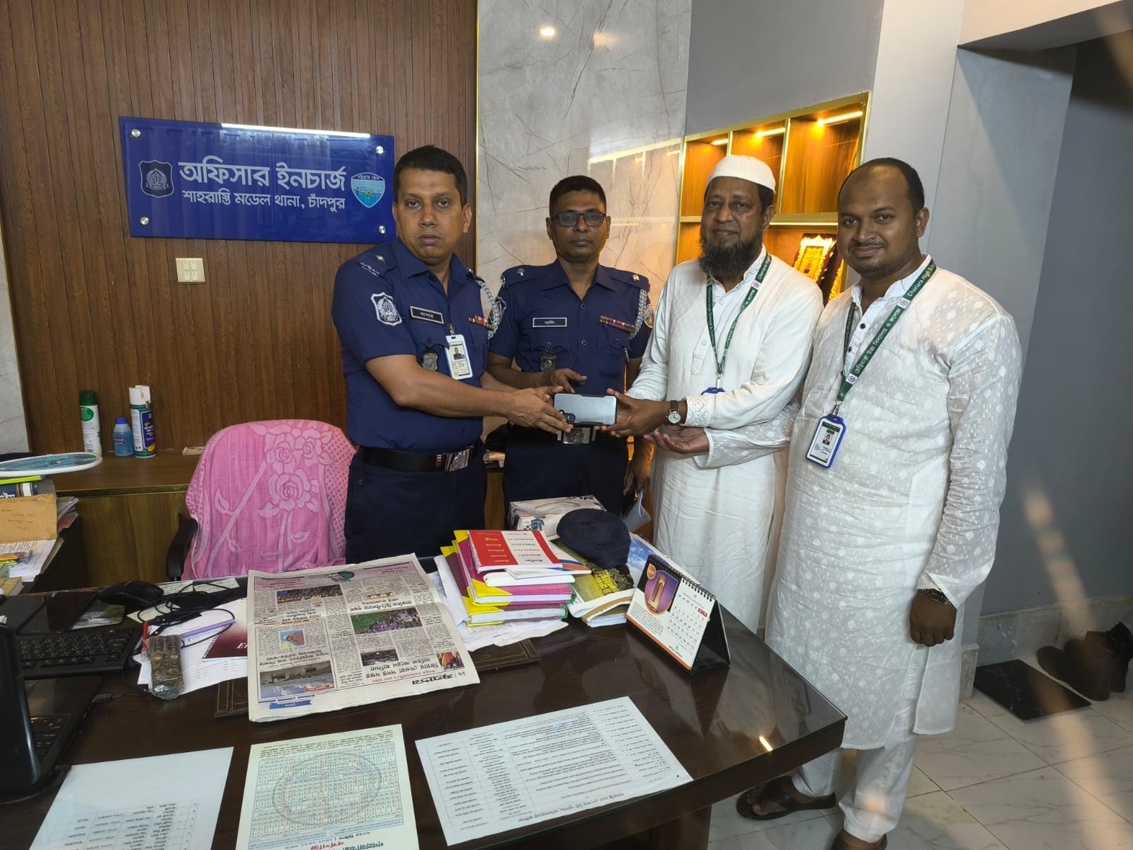 শাহরাস্তি থানার ভারপ্রাপ্ত কর্মকর্তার প্রচেষ্টায় মুঠোফোন উদ্ধার
