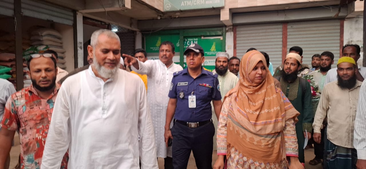 শাহরাস্তির ঐতিহ্যবাহী ঠাকুর বাজারে ১৬টি সিসি ক্যামেরা স্থাপন,নিরাপত্তা জোরদারের আশ্বাস ইউএনও’র