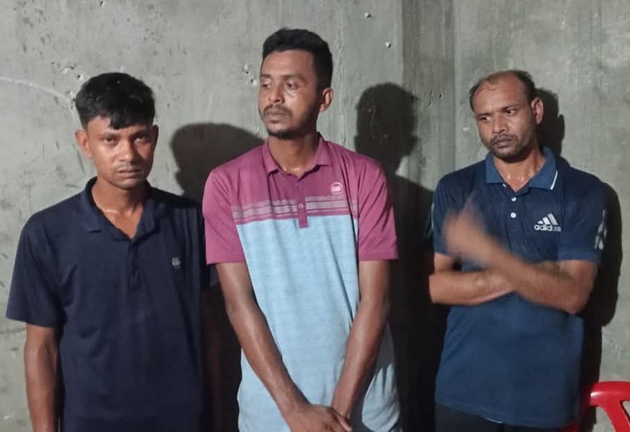 শাহরাস্তিতে ১০০ গ্ৰাম গাঁজাসহ ৩ ব্যক্তি আটক