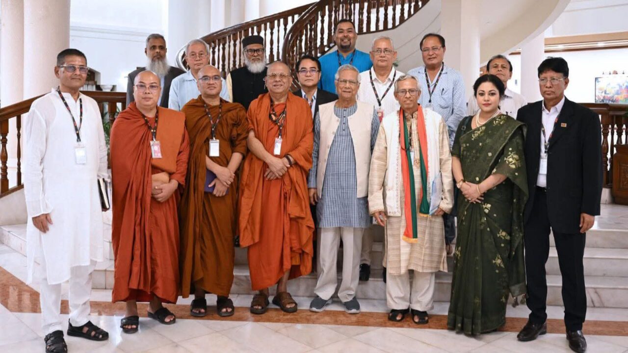 প্রবারণা পূর্ণিমা উপলক্ষে প্রধান উপদেষ্টার সঙ্গে বৌদ্ধ ধর্মীয় নেতৃবৃন্দের শুভেচ্ছা বিনিময়