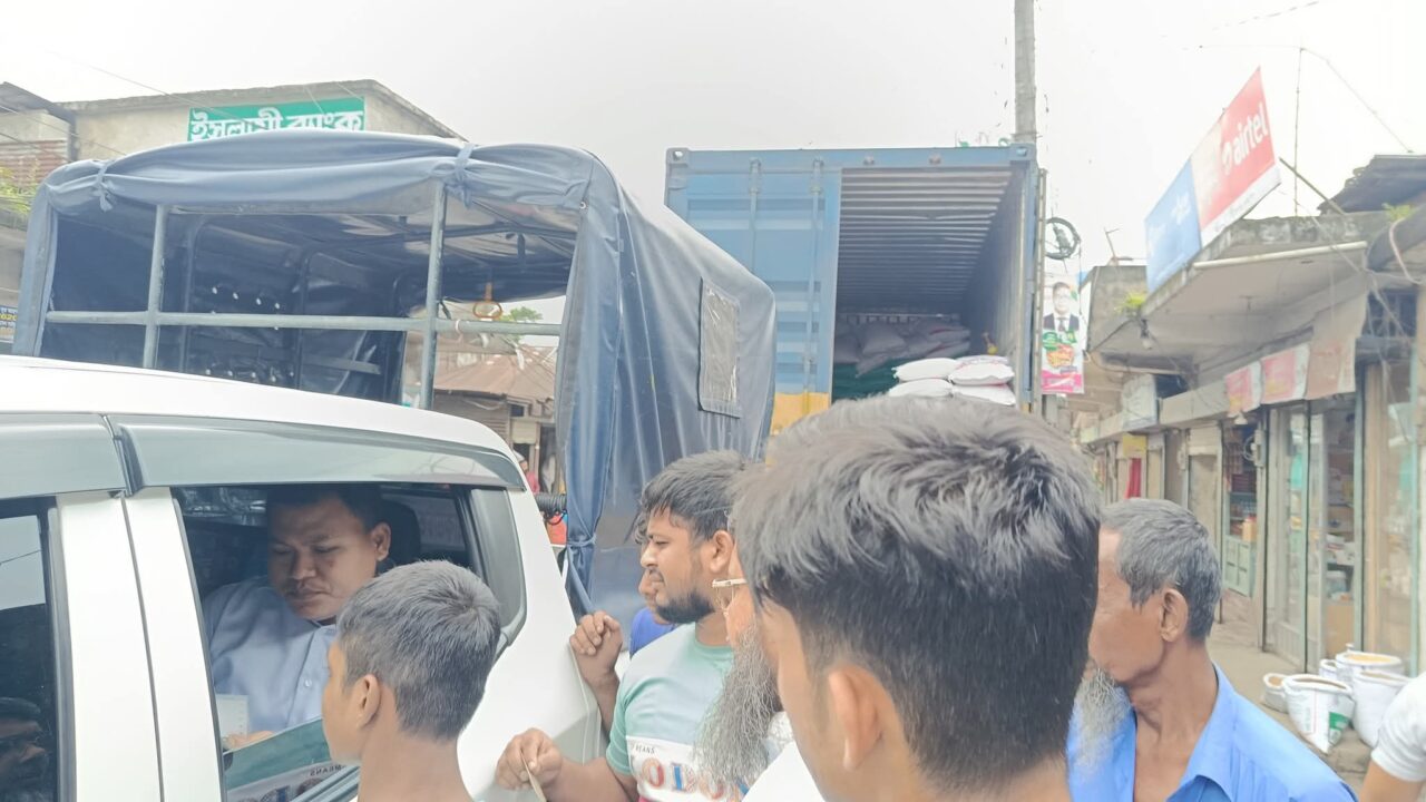 শাহরাস্তিতে নিষেধাজ্ঞা অমান্য করায় ভ্রাম্যমাণ আদালত কর্তৃক ১ ব্যক্তিকে ২ হাজার টাকা অর্থদণ্ড