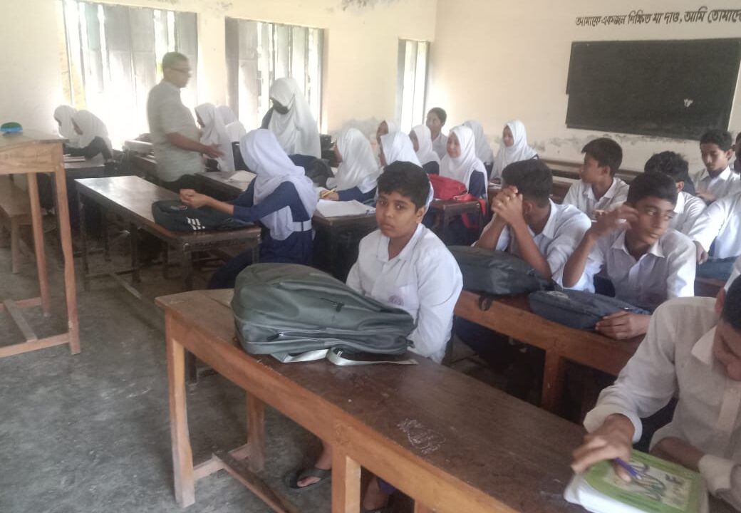 সাধারণ শিক্ষা প্রতিষ্ঠানে শিক্ষার্থীর সংখ্যা কমছে বিপরীতে মাদ্রাসা ভর্তি বেড়েছে