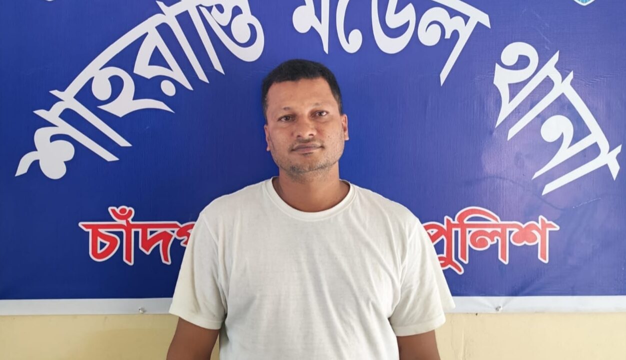 শাহরাস্তি মডেল থানার পুলিশ সন্ত্রাস বিরোধ আইনে নিয়মিত মামলায় আসামী কুতুব উদ্দিন সোহাগ গ্রেফতার