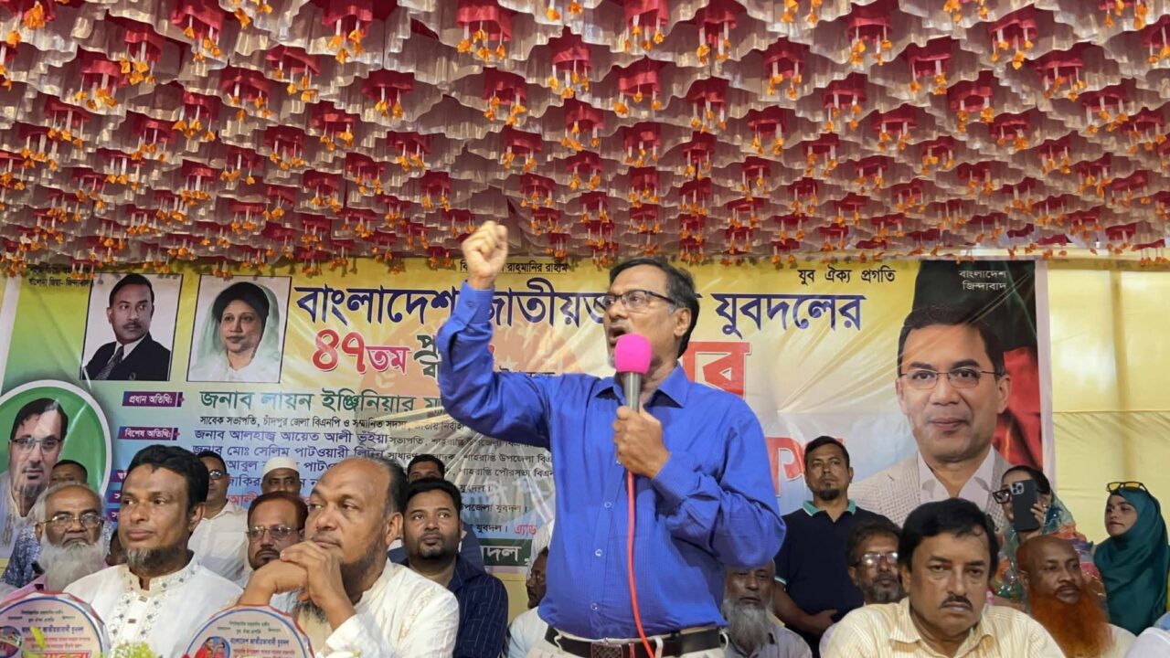 একাত্তরে যারা বাংলাদেশের মাটি রক্তে রঞ্জিত করেছে, তাদেরকে আমাদের প্রতিহত করতে হবে : মমিনুল হক