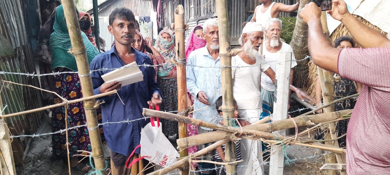 শাহরাস্তি নরসিংপুরে ১৮টি পরিবার কাঁটাতারে বন্দি, প্রশাসনের হস্তক্ষেপ কামনা