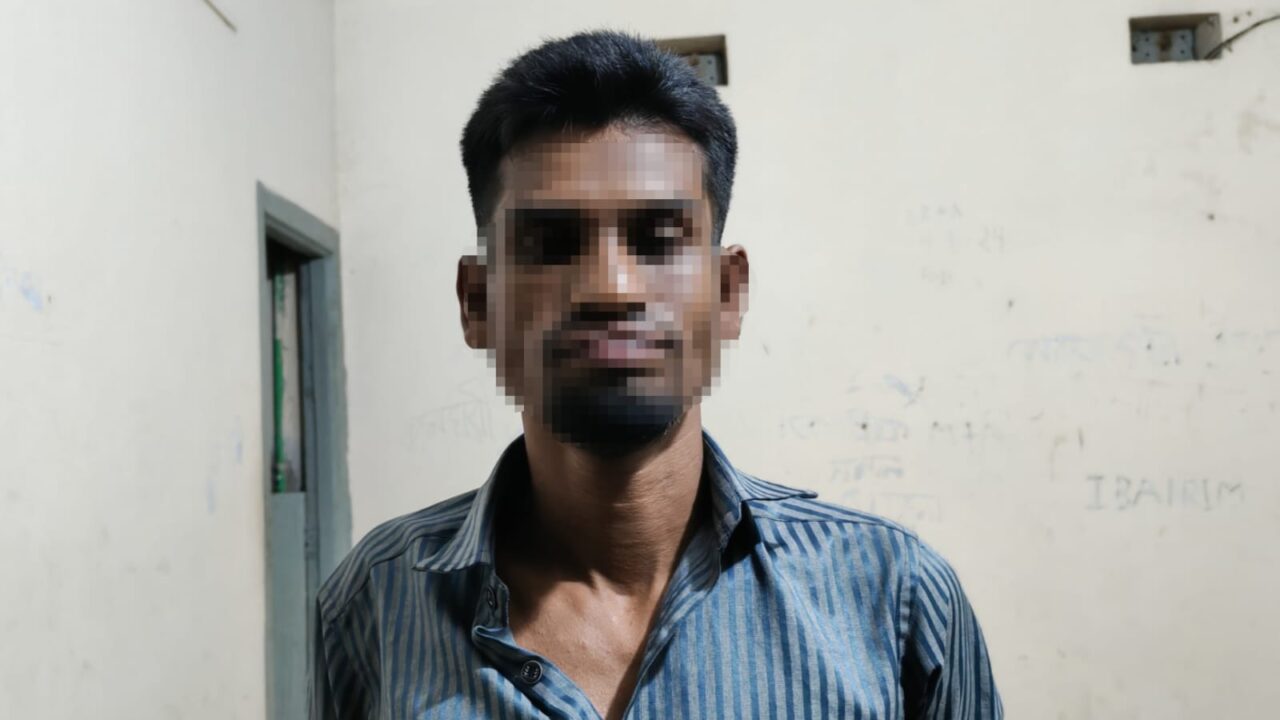 ৫০০ গ্রাম গাঁজা সহ ১ আসামীকে আটক করেছে শাহরাস্তি মডেল থানার পুলিশ