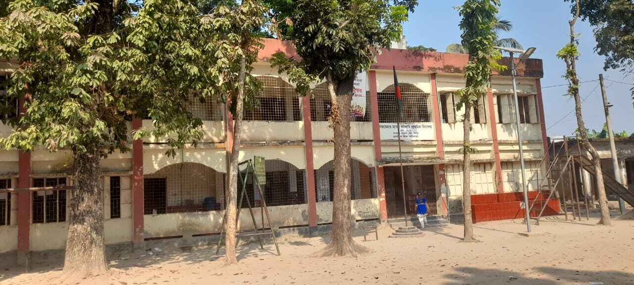 শাহরাস্তিতে প্রাথমিক শিক্ষকদের ৩ দপার দাবিতে ১০১ টি বিদ্যালয়ের পরীক্ষা বর্জন