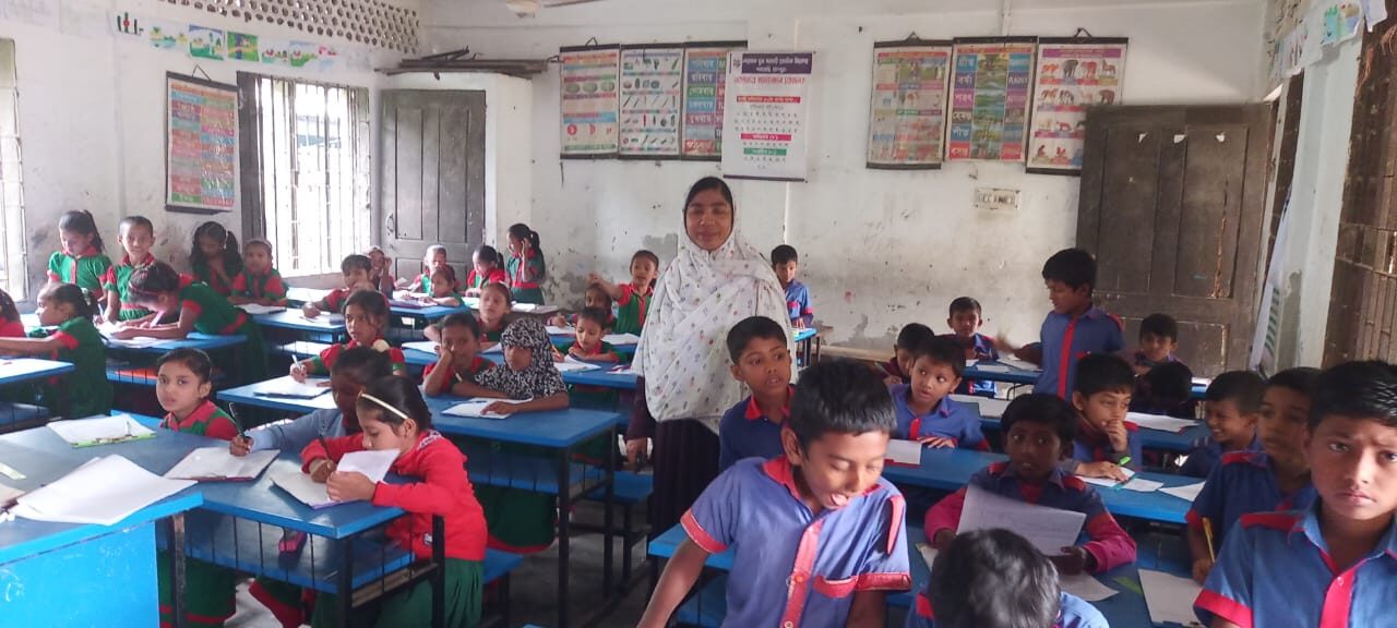 শাহারাস্তিতে প্রাথমিক বিদ্যালয়ের শিক্ষকদের ৩ দফা দাবিতে ১০১ টি বিদ্যালয়ের বার্ষিক পরীক্ষা বর্জন