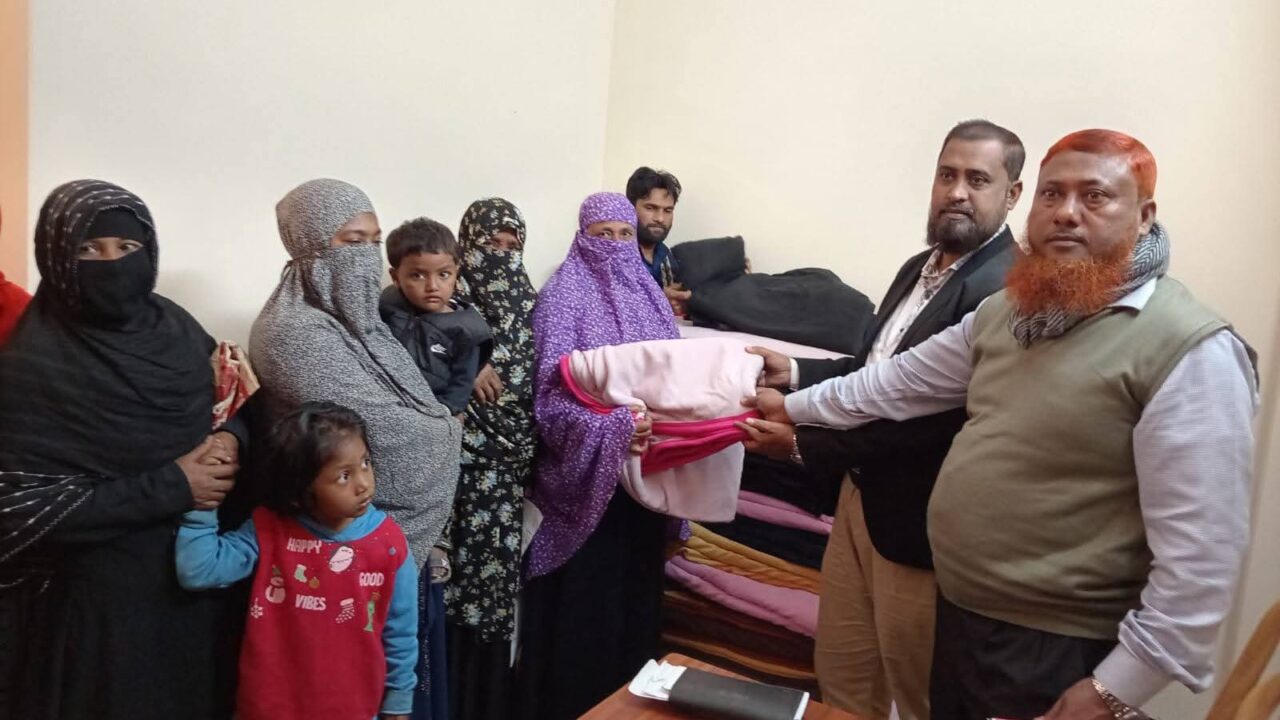 বশিরউল্লাহ আরিফা খাতুন ফাউন্ডেশনের উদ্যোগে শীতার্তদের মাঝে কম্বল বিতরণের শেষদিন ছিল আজ