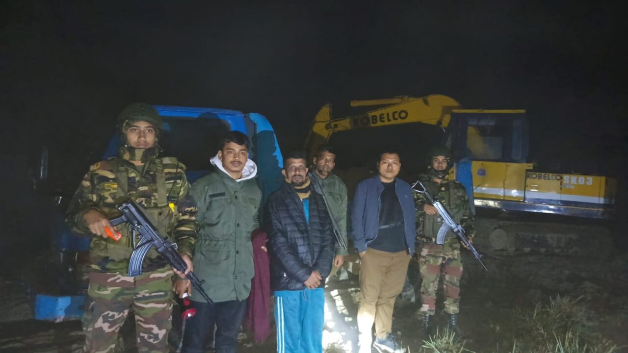 শাহরাস্তিতে ফসলী জমির মাটি কাটার অপরাধে অপরাধীদের দুই লক্ষ টাকা জরিমানা