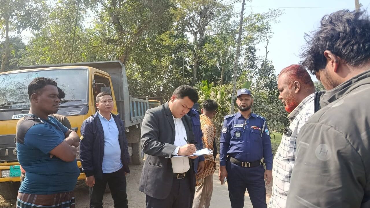 ভ্রাম্যমান আদালত কর্তৃক শাহরাস্তিতে অপরাধীকে ৫০ হাজার টাকা অর্থদন্ড প্রদান