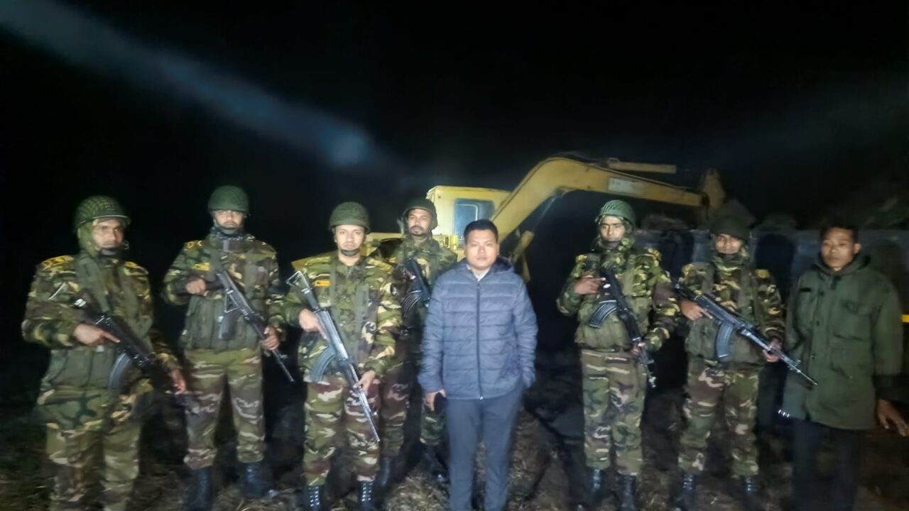 শাহরাস্তিতে ফসলি জমির মাটি  কাটার বিরুদ্ধে, প্রশাসনের অভিযান অব্যাহত