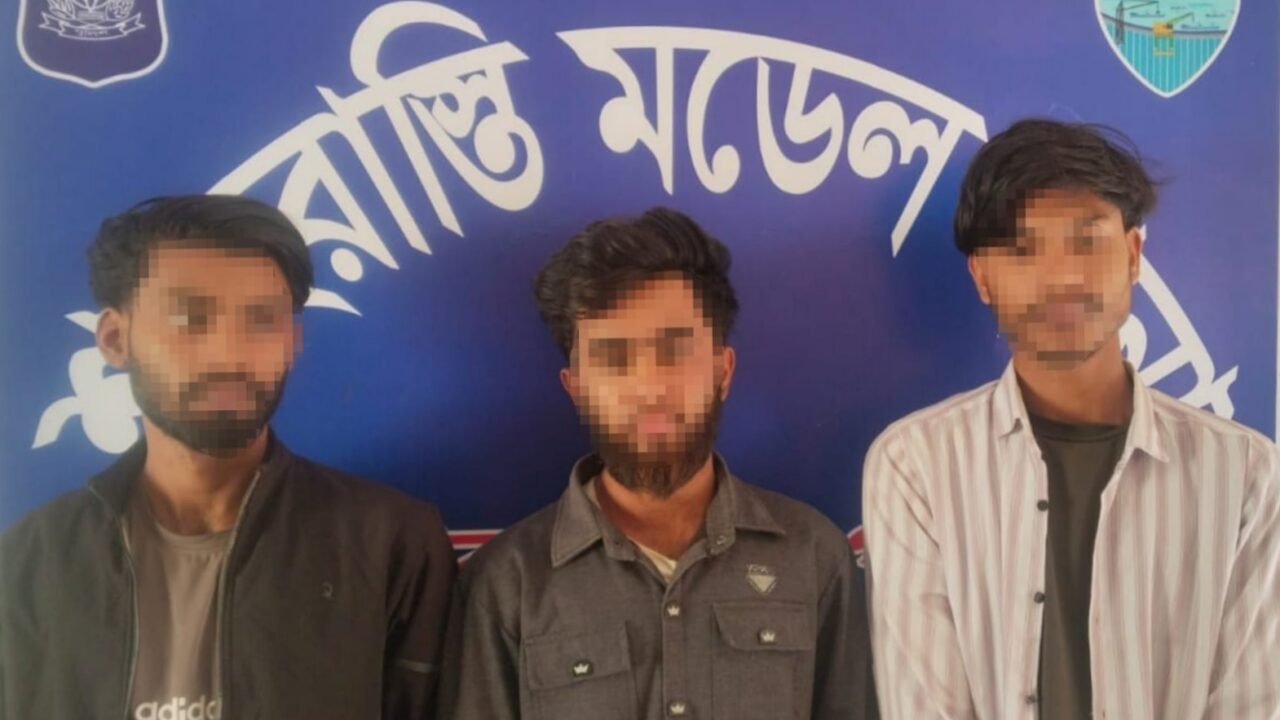 ২৩ পিচ ইয়াবা ট্যাবলেটসহ শাহরাস্তিতে ৩ মাদক ব্যবসায়ী গ্রেফতার