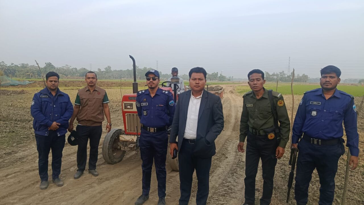 শাহরাস্তিতে কৃষি জমির টপ সয়েল কাটায় অভিযুক্ত ১জনকে লক্ষ টাকা অর্থদন্ড!!