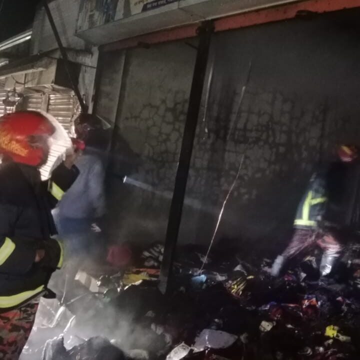 শাহরাস্তির খিলা বাজারে কাপড়ের দোকানে আগুন লেগে প্রায় ২০ লক্ষ টাকার ক্ষতি।
