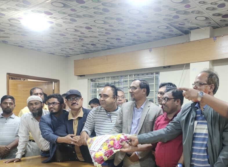 নবনির্বাচিত সংসদ সদস্যের সাথে শাহরাস্তি প্রেসক্লাবের সাংবাদিকদের মত বিনিময়