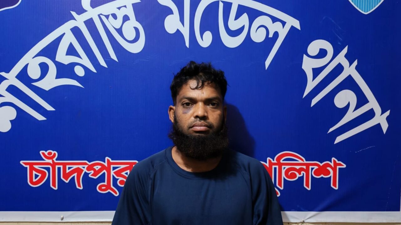 ৫১ পিচ ইয়াবাসহ শাহরাস্তিতে এক মাদক ব্যবসায়ী গ্রেফতার।৮