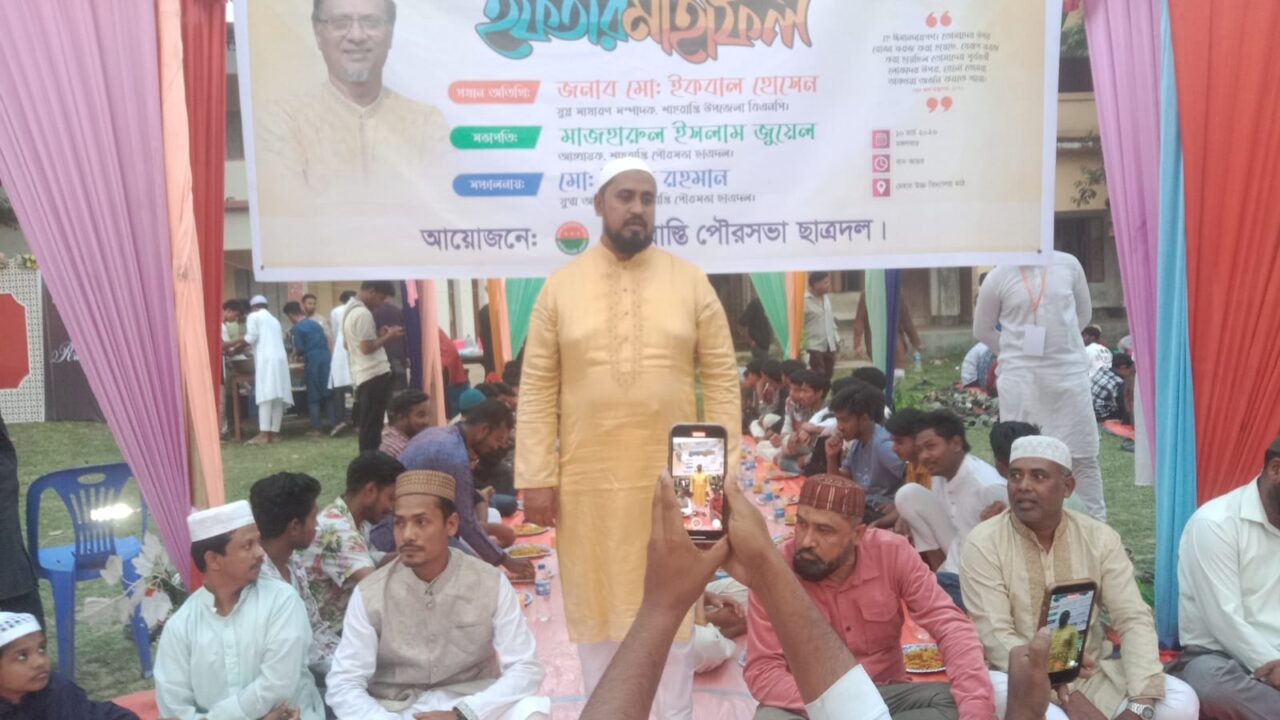 খালেদা জিয়ার রুহের মাগফেরাত কামনায় শাহরাস্তি পৌর ছাত্রদলের উদ্যোগে দোয়া ও ইফতার মাহফিল অনুষ্ঠিত