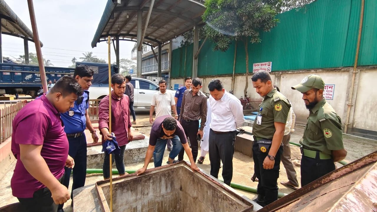 শাহরাস্তিতে বিভিন্ন পেট্রোল পাম পরিদর্শন করেছেন সহকারী কমিশনার (ভূমি) হিল্লোল চাকমা
