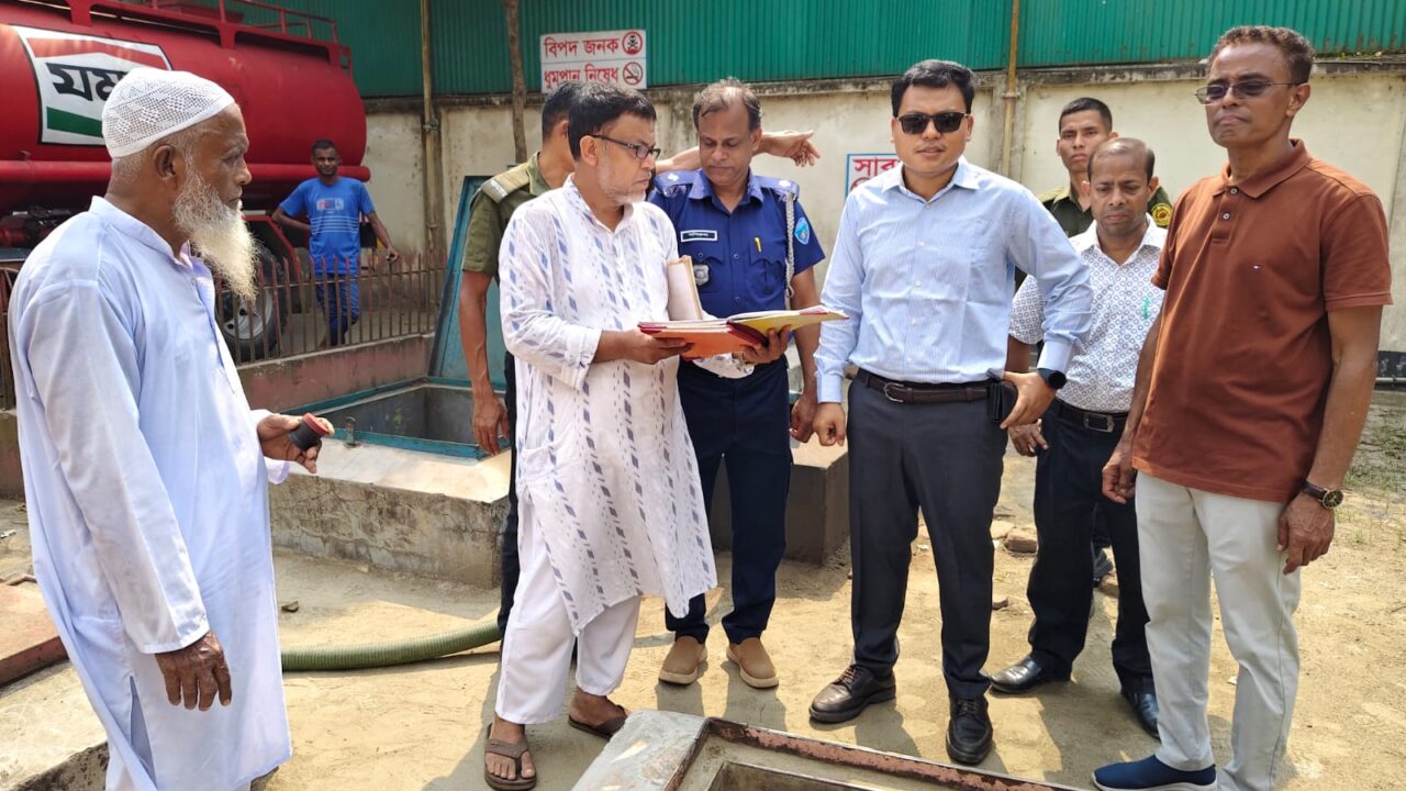শাহরাস্তিতে  হান্নান ফিলিং স্টেশন পরিদর্শন করেছেন  এসিল্যান্ড হিল্লোল চাকমা।