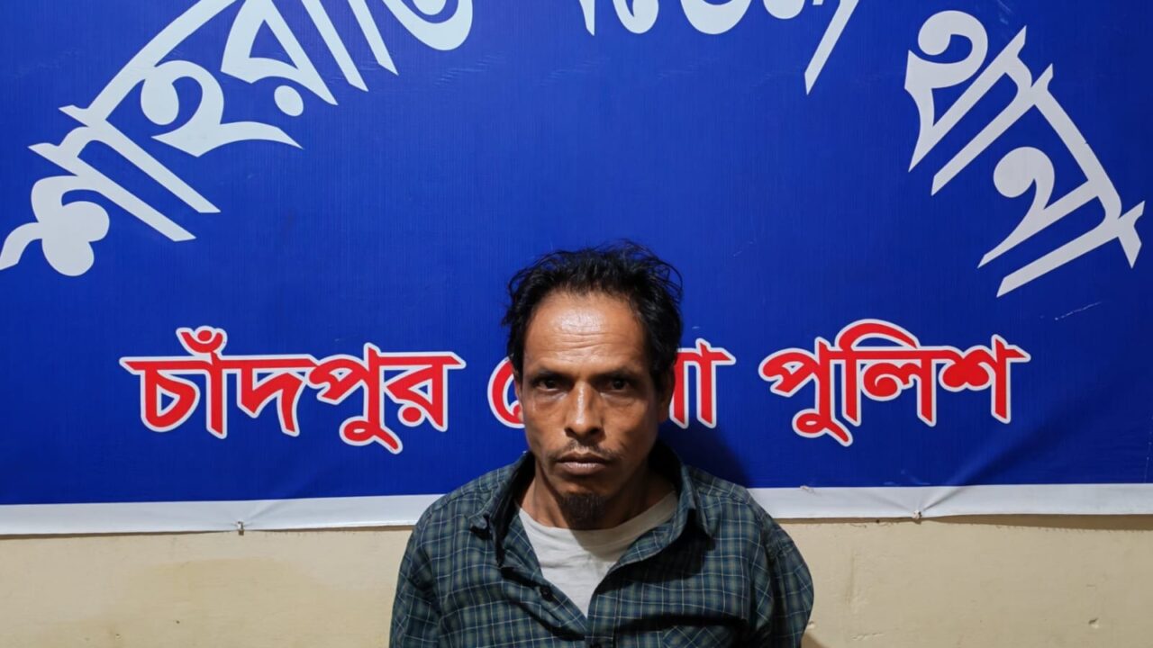 ১০০ গ্রাম গাজা সহকারে শাহরাস্তিতে এক মাদক ব্যবসায়ী গ্রেফতার।