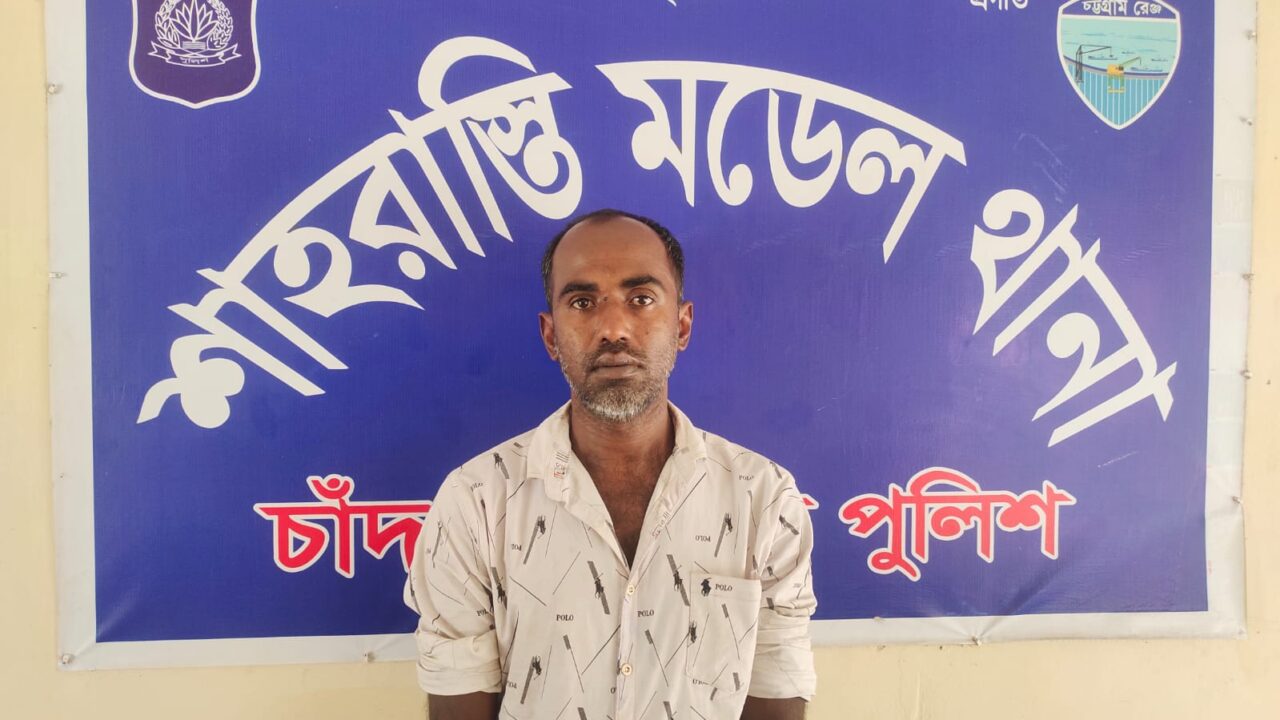 শাহরাস্তিতে পুলিশের ঝটিকা অভিযান: ১১ পিচ ইয়াবাসহ রনি নামের এক মাদক ব্যবসায়ী গ্রেপ্তার!9