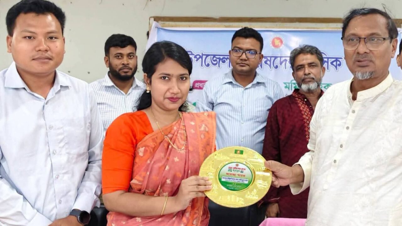 শিক্ষা প্রতিষ্ঠানে মোবাইল নেওয়া যাবে না আইনশৃঙ্খলা মিটিংয়ে এমপি মমিনুল হক।