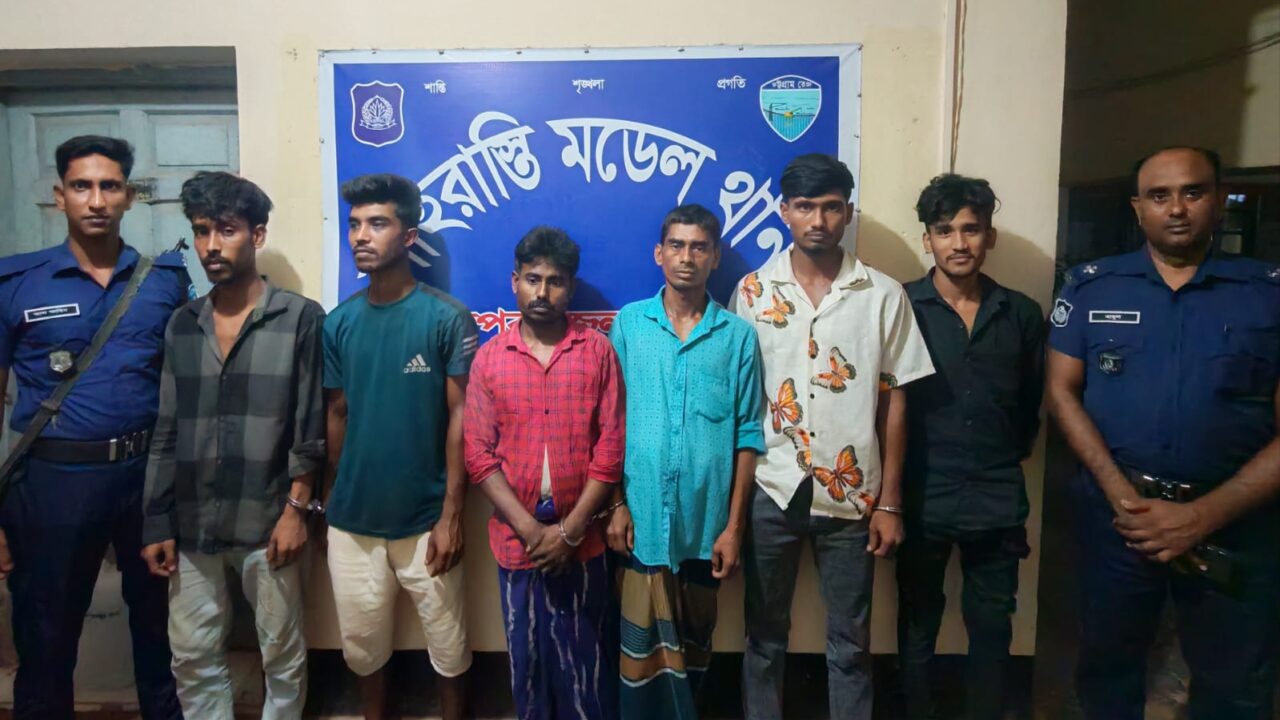 বিভিন্ন মামলার ৬ জন আসামিকে গ্রেফতার করেছেন শাহরাস্তি থানা পুলিশ।