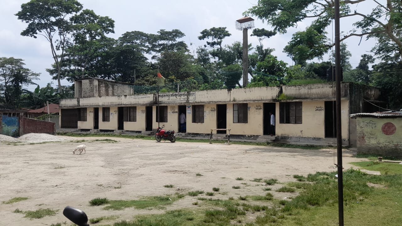 শাহরাস্তির কাদরা কর্ণপাড়া দাখিল মাদ্রাসার বেহাল দশা।