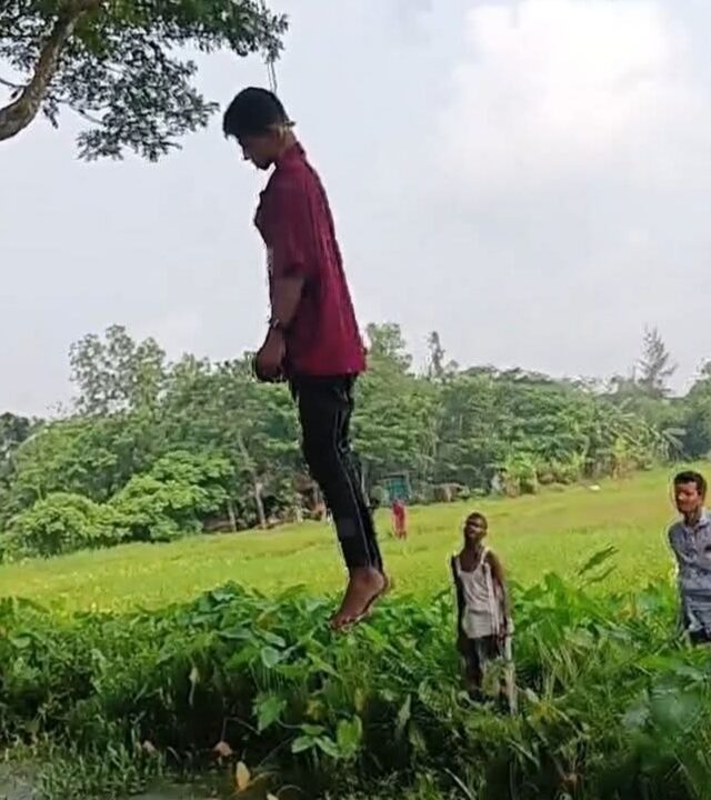 শাহরাস্তিতে প্রেমিকার মেহেদী রাতে , প্রেমিকের আত্মহত্যা, এলাকায় নানা গুঞ্জন।
