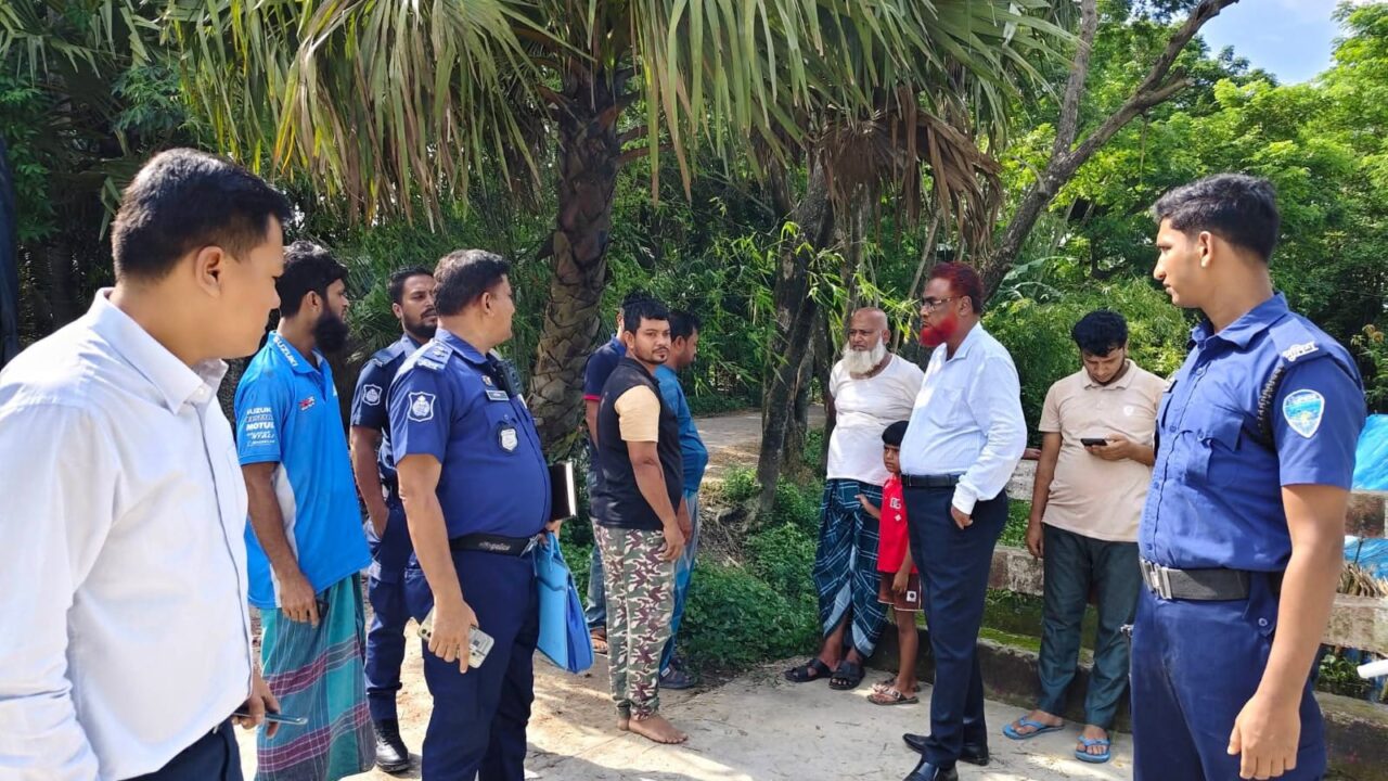 শাহরাস্তিতে সরকারি খাল ভরাট: ভ্রাম্যমাণ আদালতের ২০ হাজার টাকা জরিমানা