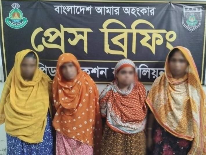 লালমনিরহাটে র‌্যাবের অভিযানে ১১ কেজি গাঁজাসহ ০৪ জন নারী মাদক ব্যবসায়ী গ্রেফতার