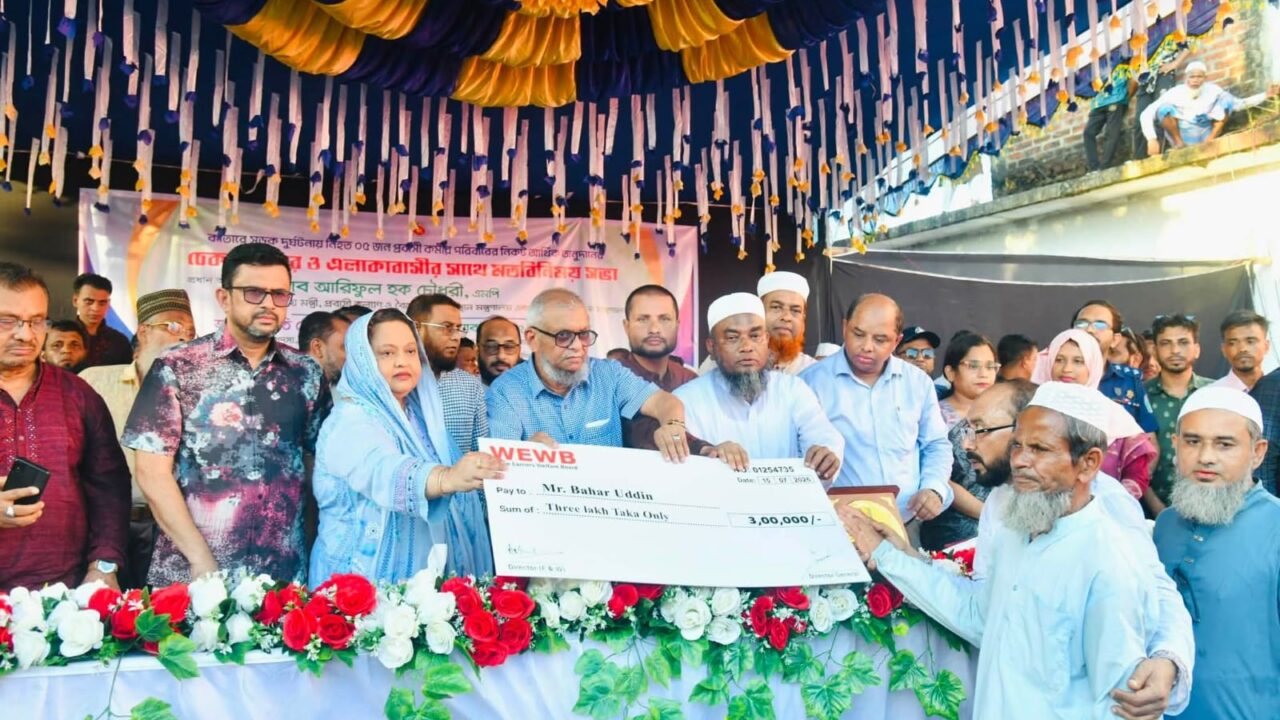 কানাইঘাটে কাতারে নিহত ৫ প্রবাসীর পরিবারকে আর্থিক অনুদানের চেক হস্তান্তর করলেন প্রবাসী কল্যাণ মন্ত্রী